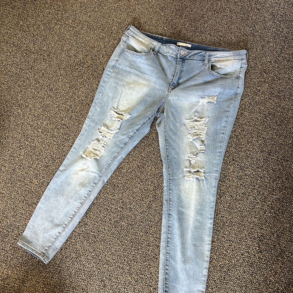Distressed jeggings